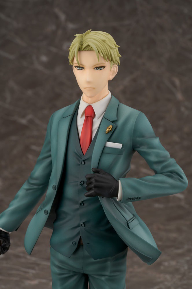 「ロイド・フォージャー 1/7スケールフィギュア」