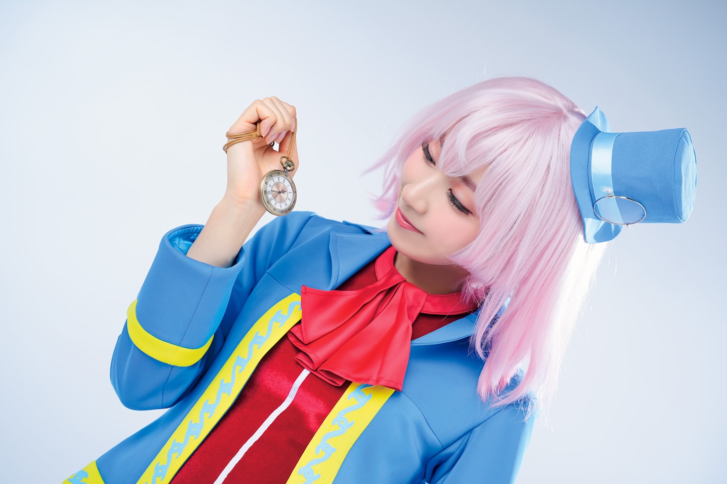 檜山沙耶によるコスプレグラビア。