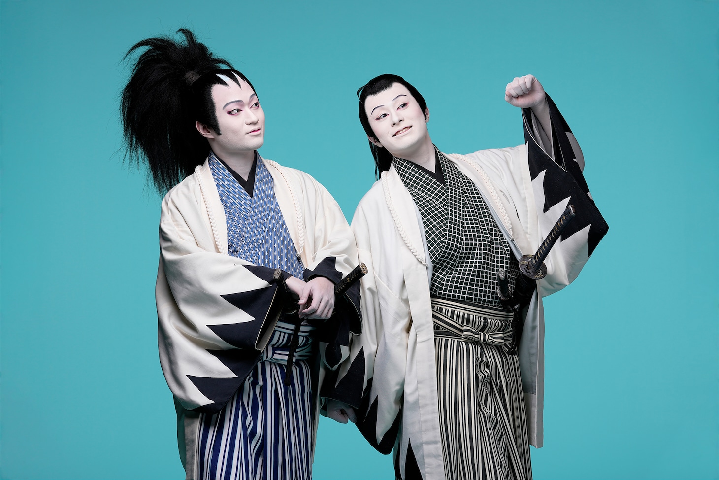 左から中村福之助扮する鎌切大作、中村歌之助扮する深草丘十郎。(c)松竹