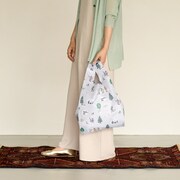 エコバッグ使用イメージ。