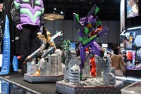 「EVANGELION CROSSING EXPO ―エヴァ大博覧会―」より。