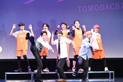 後列左から那須雄登、金指一世、猪狩蒼弥、岩崎大昇、藤井直樹、前列左から佐藤龍我、浮所飛貴、井上瑞稀。