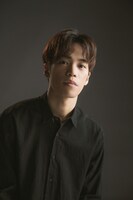 林美良役の小野賢章。