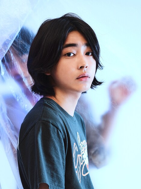 倉悠貴演じる入江神。フリーター。寡黙でみんなと少し距離をとっているが、サバイバル能力は高い。ショッピングモールで、少しずつ恋を知る。