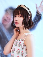 中村ゆりか演じる村濱雫。ファッション好きな菜食主義者。フードコーディネーターの資格を持ち、毎日の食事の献立を考える。ショッピングモール内ではマドンナ的存在。恋愛に興味を抱かないが、梨々に興味がある。
