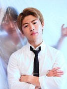 佐野玲於（GENERATIONS from EXILE TRIBE）演じるれんれん。会社経営者。	
共同生活の運営方針を考えておりリーダー的存在だが、どこか胡散臭い。合理的な考えの持ち主で時には非情になることも。