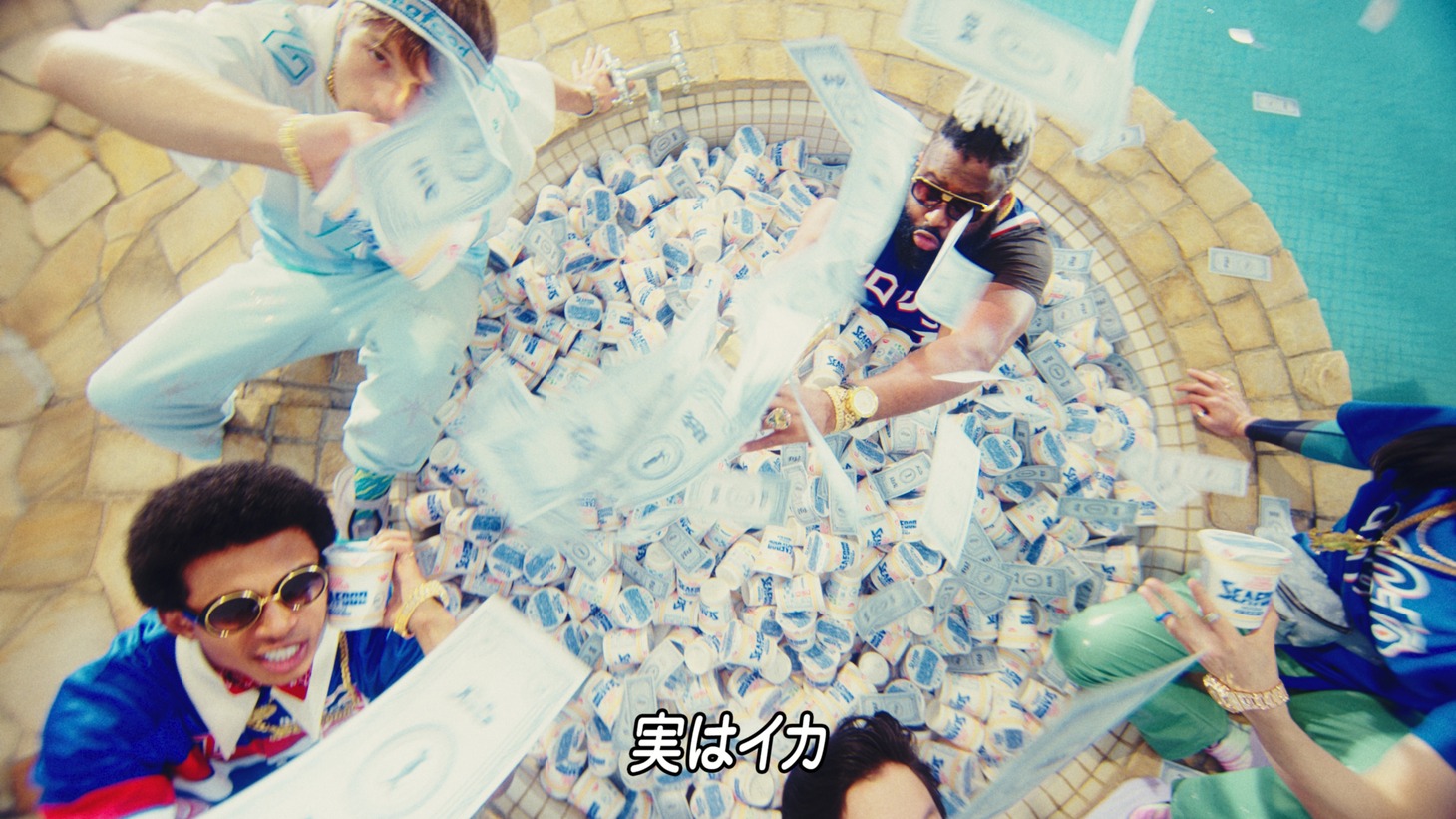 CM「サザエさんと海ラップ篇」より。
