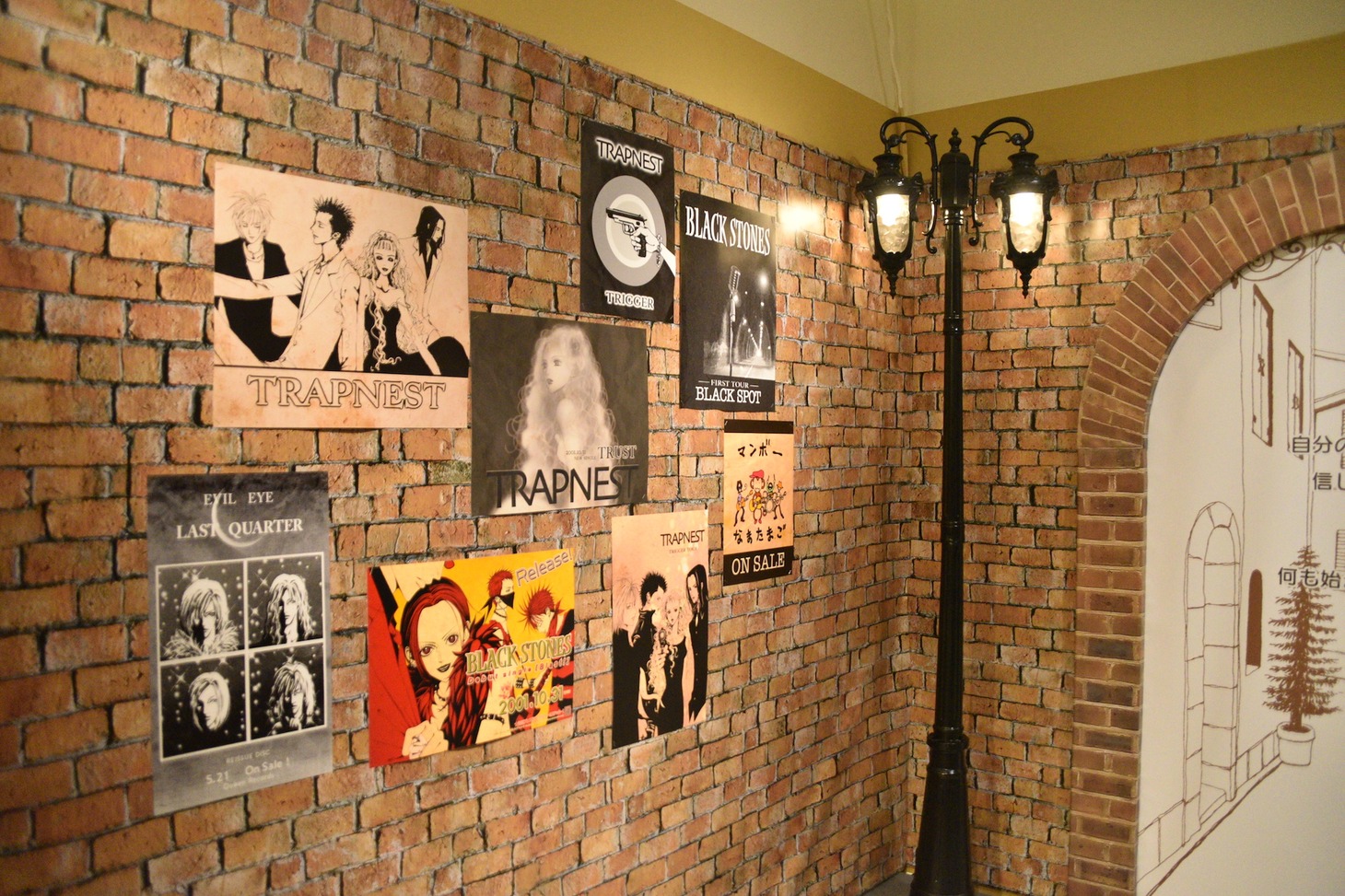 「ストリート・トラッド～メンズファッションは温故知新」に関する展示エリア (c)矢沢漫画制作所/集英社
