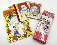 過去に発売された文具と「週刊マーガレット」1974年50号から52号（集英社）にかけて行われた企画のプレゼント「ベルばら手帳」。 (c)池田理代子プロダクション