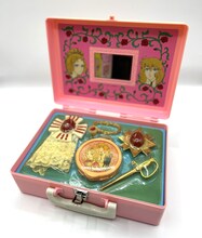 過去に発売された「おしゃれセット」(c)池田理代子プロダクション