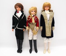 「小学三年生」1990年1・2月合併号（小学館）に掲載されたフォト絵本「ジェニーのベルサイユのばら」用に製作された人形。 (c)池田理代子プロダクション