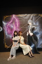 左が岡咲美保、右が嵐莉菜。