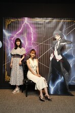 左が岡咲美保、右が嵐莉菜。