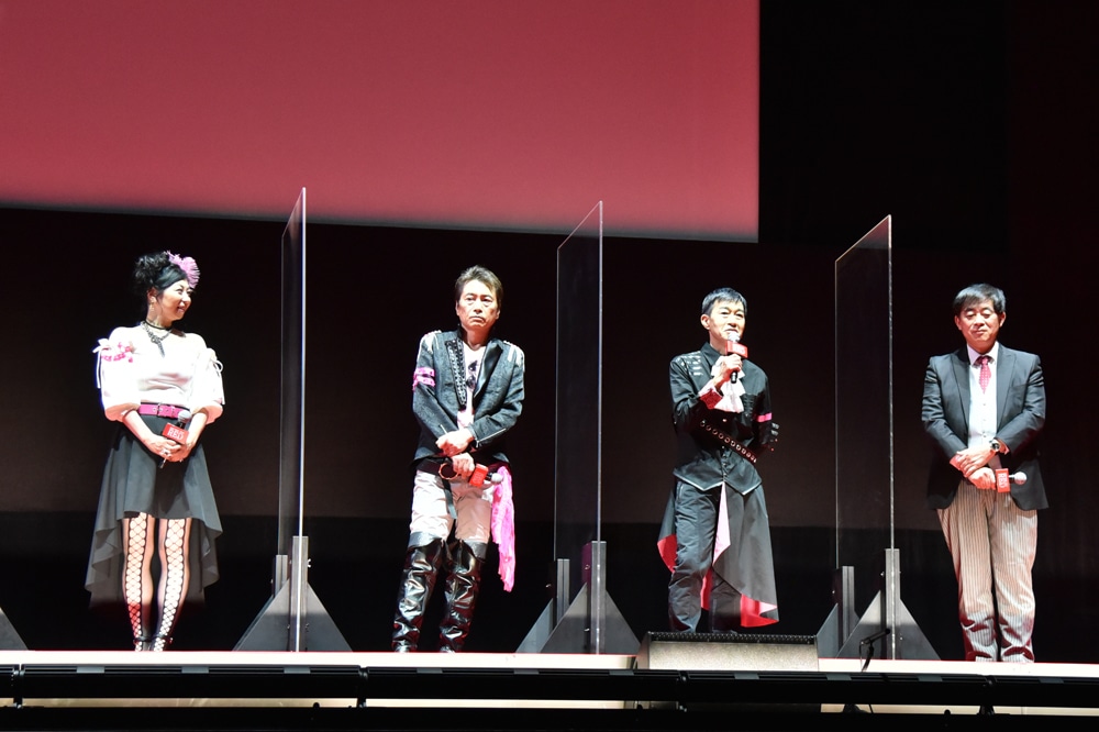 左から岡村明美、平田広明、チョー、谷口悟朗監督。