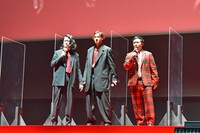 左から粗品、山田裕貴、せいや。