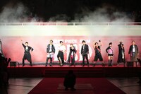 バックステージに姿を表した田中真弓ら麦わらの一味キャスト。