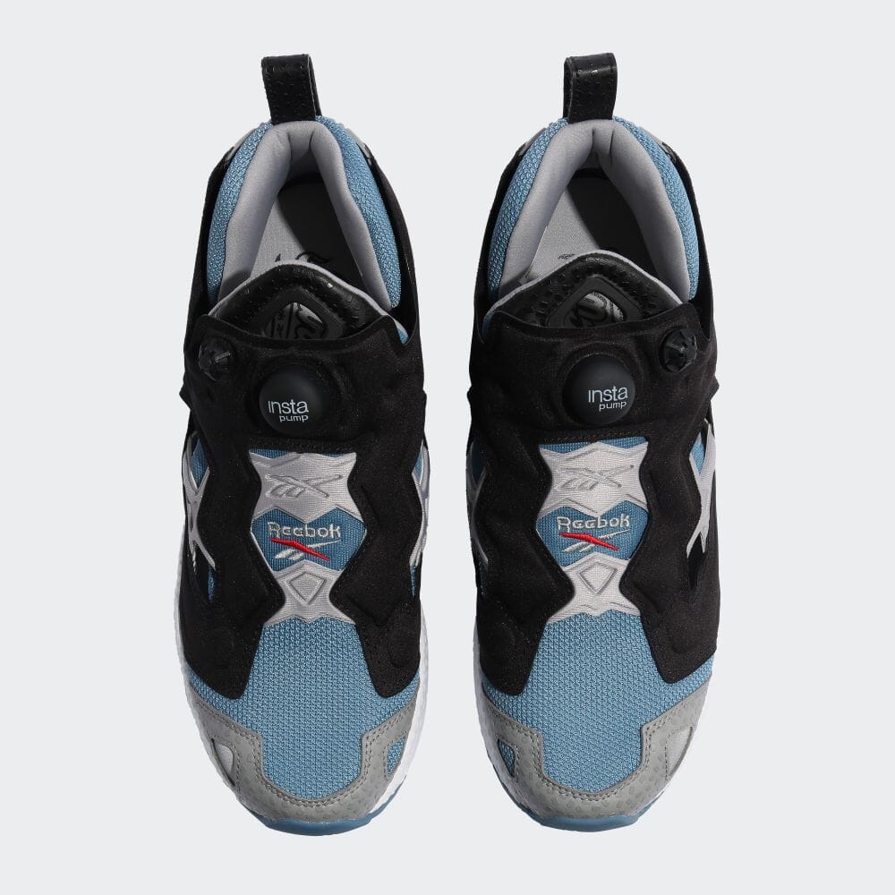 「INSTAPUMP FURY 95」（[GY1589] サックスブルー）