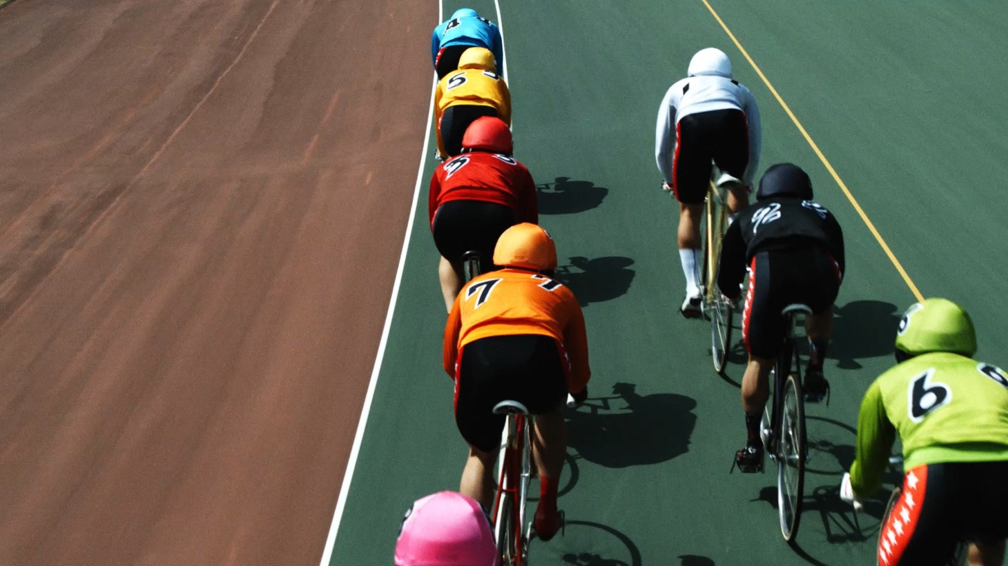 「一瞬でライバルに」篇30秒CMより。