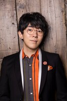 美神京役の小野友樹。