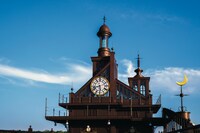 青春の丘の「エレベーター塔」。