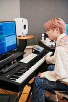 またまた首を傾げながら鍵盤を叩く鶴房さん。