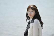 辻マリ役の横山由依。 (c)若木民喜・小学館/2022 結婚するって、本当ですか製作委員会