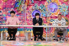 左から福井俊太郎（GAG）、、バカリズム、伊達みきお（サンドウィッチマン）。(c)テレビ朝日