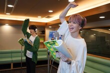 手前から栗田航兵、四谷真佑。