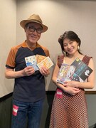 佐野史郎（左）とコムアイ（右）。