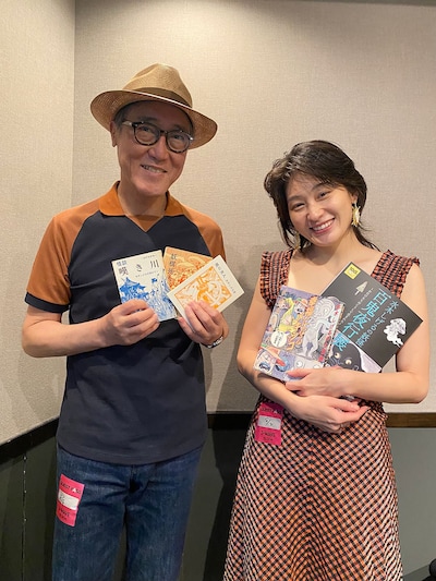 佐野史郎（左）とコムアイ（右）。