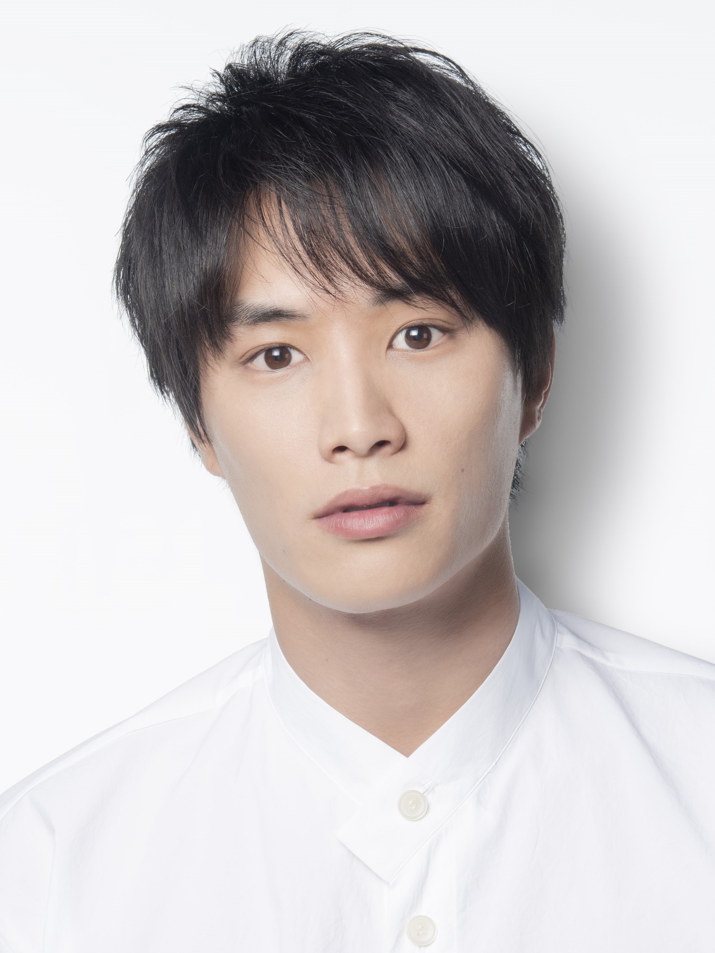 高橋遼平役の鈴木伸之。
