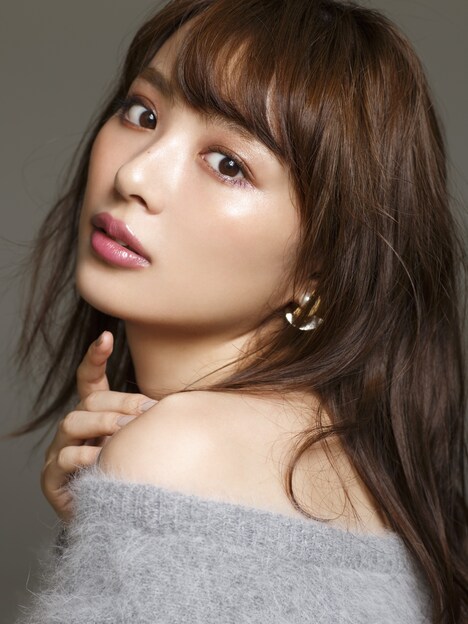 飯野朋子役の内田理央。