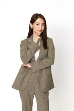 泉里香 (c)「高嶺のハナさん 2」製作委員会 2022
