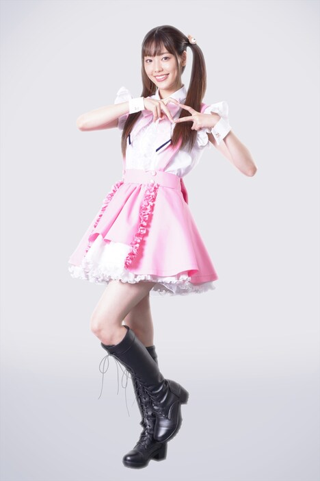 中村里帆扮する五十嵐れお。 (c)A/T,O・A