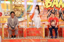 左から中澤佑二、高城れに、入江聖奈。 (c)フジテレビ
