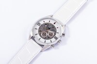 アルティメットまどかモデルの腕時計。