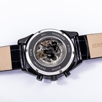 悪魔ほむらモデルの腕時計。