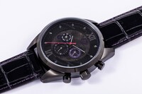 悪魔ほむらモデルの腕時計。