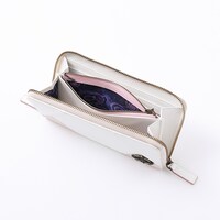 アルティメットまどかモデルの長財布。