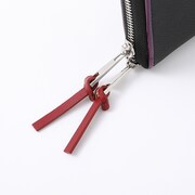 悪魔ほむらモデルの長財布。