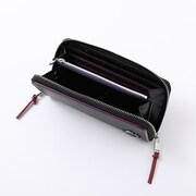 悪魔ほむらモデルの長財布。