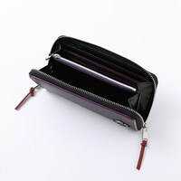 悪魔ほむらモデルの長財布。