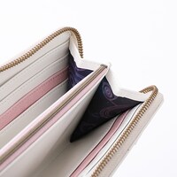 アルティメットまどかモデルの長財布。