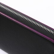 悪魔ほむらモデルの長財布。