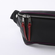 悪魔ほむらモデルのバッグ。