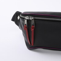 悪魔ほむらモデルのバッグ。