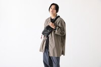 悪魔ほむらモデルのバッグの使用イメージ。