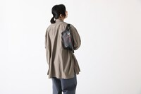 悪魔ほむらモデルのバッグの使用イメージ。