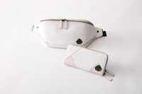 アルティメットまどかモデルのバッグと長財布。