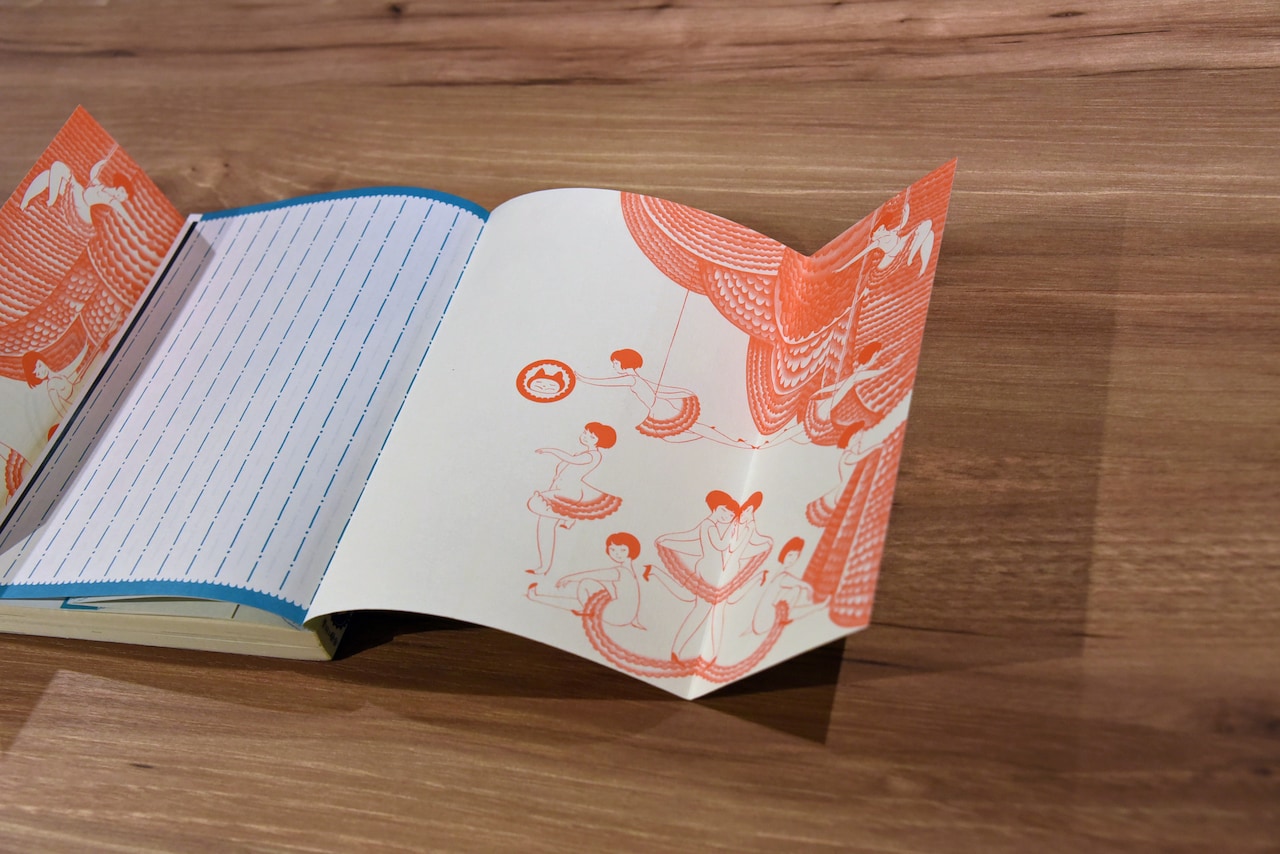 ガンダレになっている表紙を開いた様子。